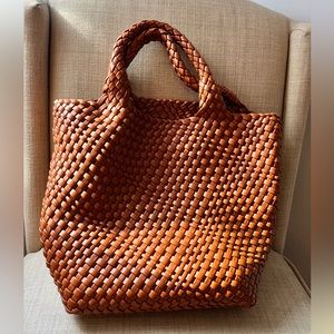 Woven tote, brown. Pouch attached but removable